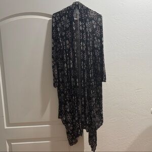 Black and White Patterned Shawl